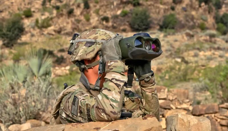 What Binoculars Does the Military Use What-Binoculars-Does-the-Military-Use