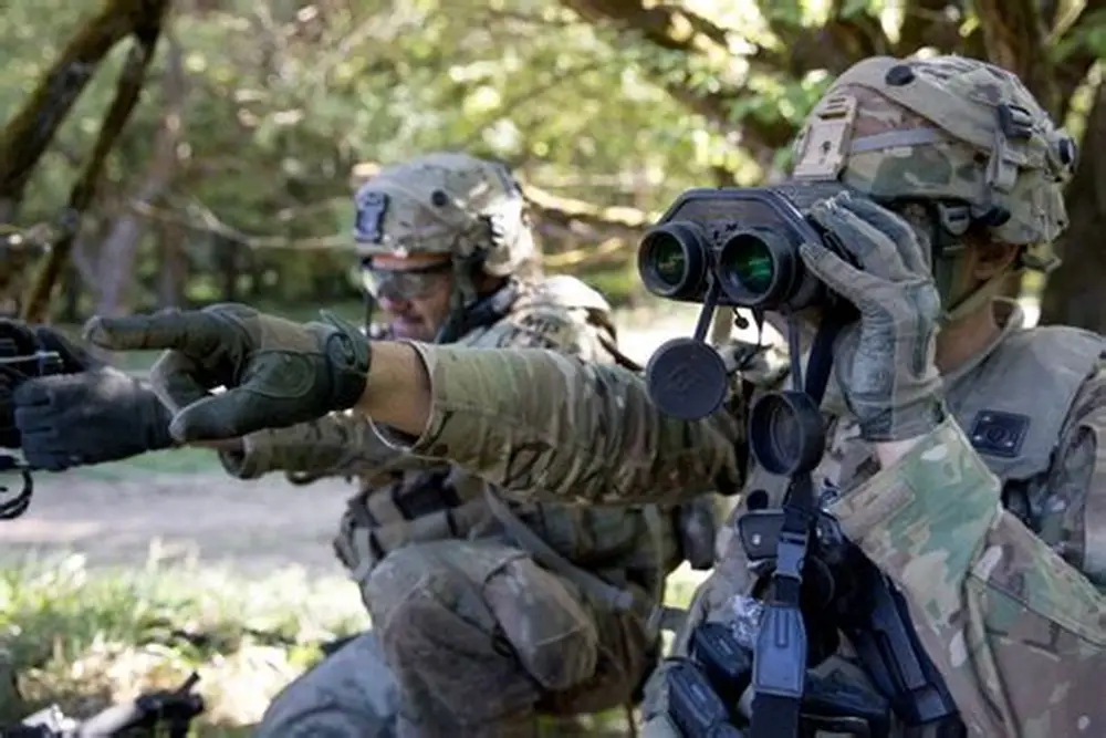 binoculars military use binoculars-military-use